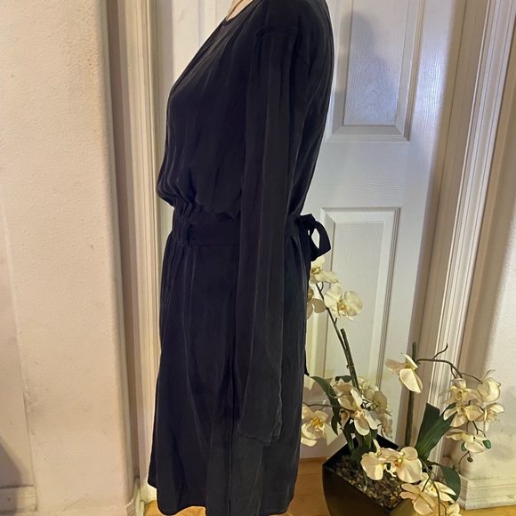 Theory Black Belted Long Sleeve 100% Silk, Size 6. - Picture 3 of 11